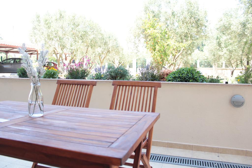 Olive Tree Apartments Fourka Ruang foto