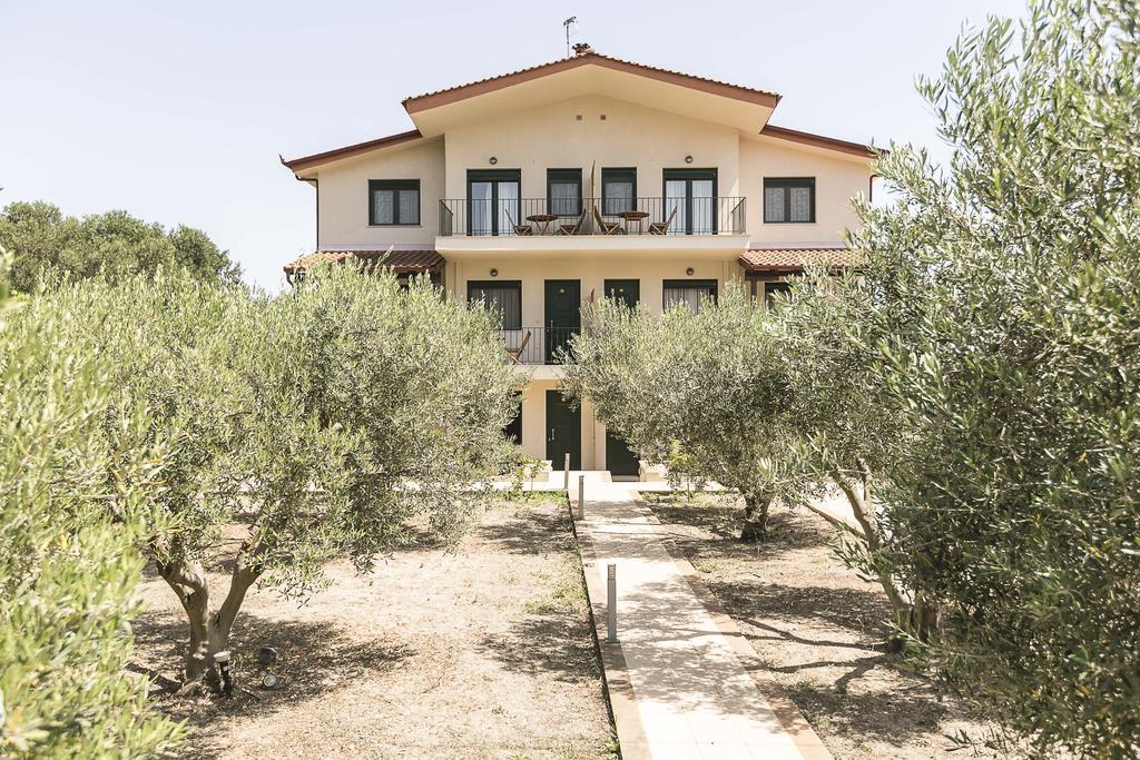 Olive Tree Apartments Fourka Bagian luar foto